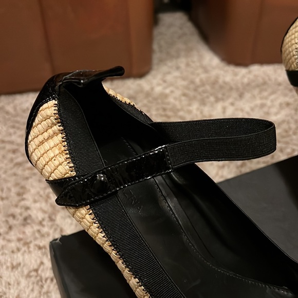 NIB BCBGMAXAZRIA MA-Fiasy in Natural Straw / Black Patent Leather Size 10M Pumps - Picture 4 of 10